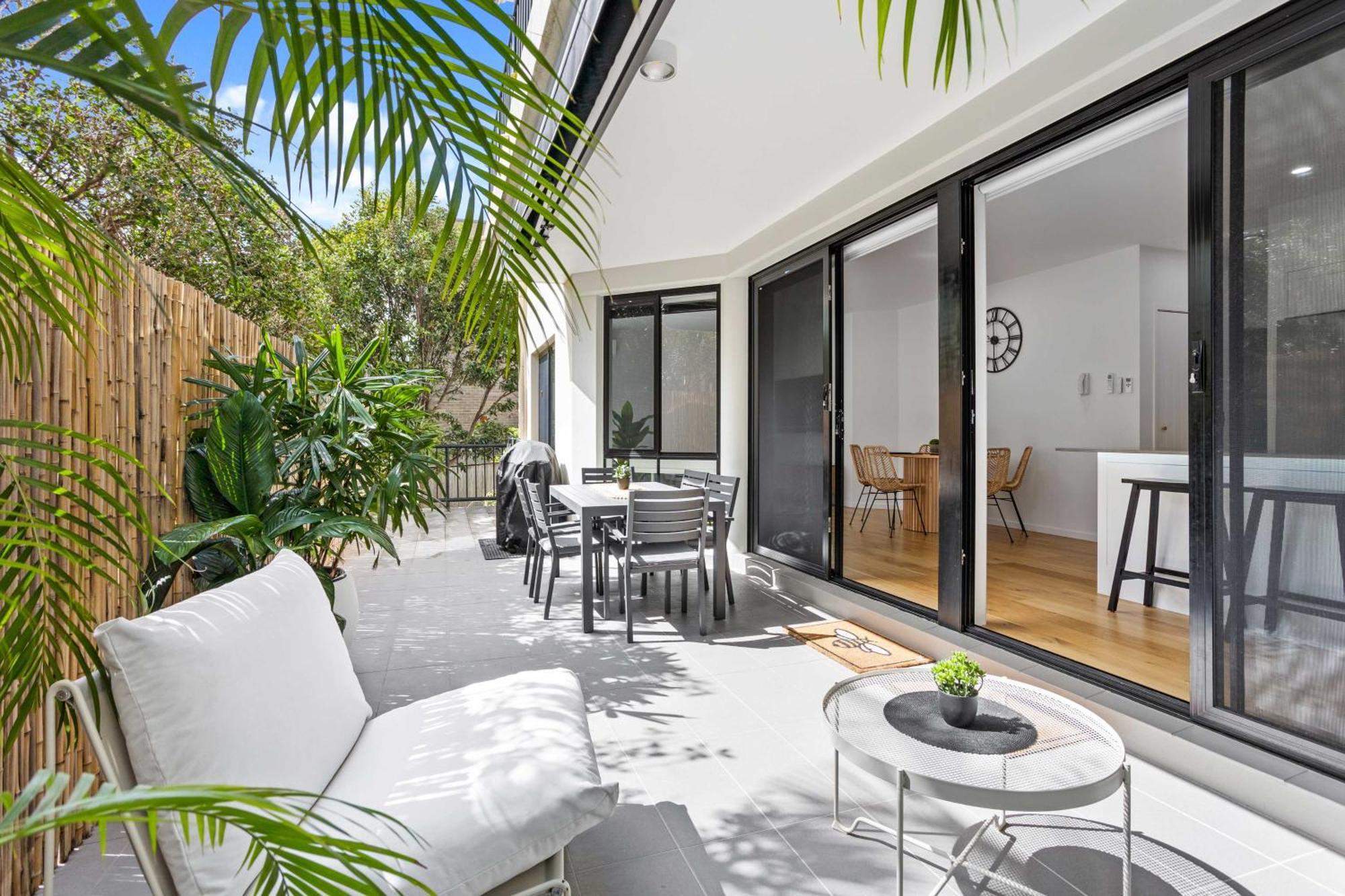 Private Burleigh Retreat, Short Walk To Apartment *