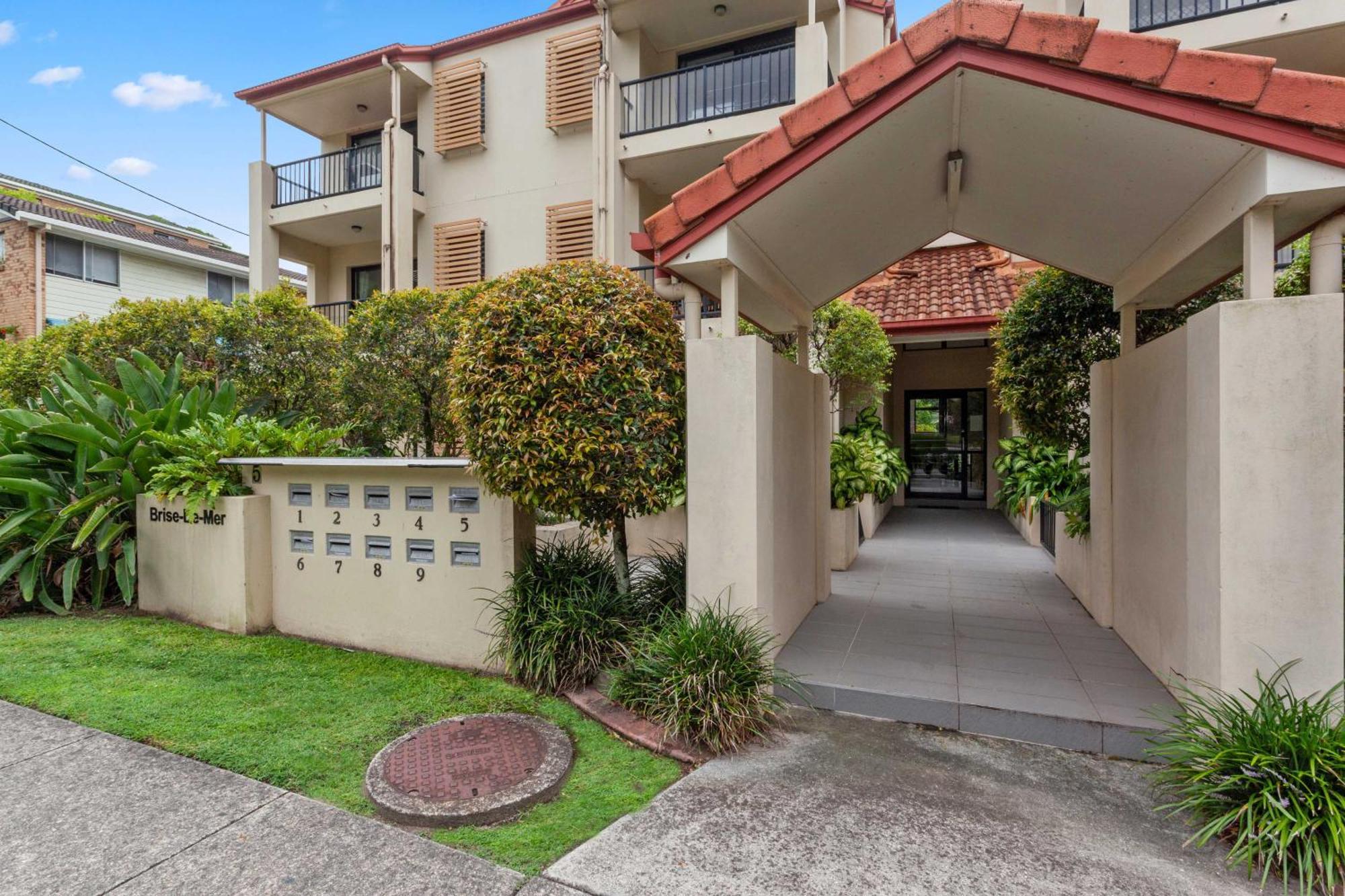 Private Burleigh Retreat, Short Walk To Apartment