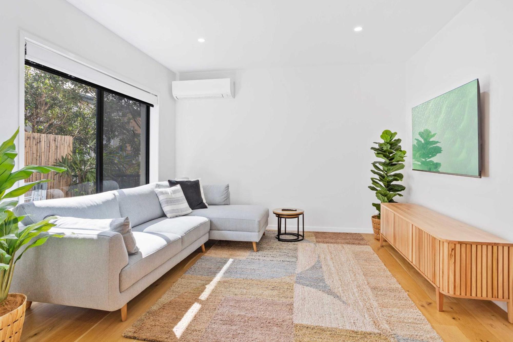 Private Burleigh Retreat, Short Walk To Apartment *