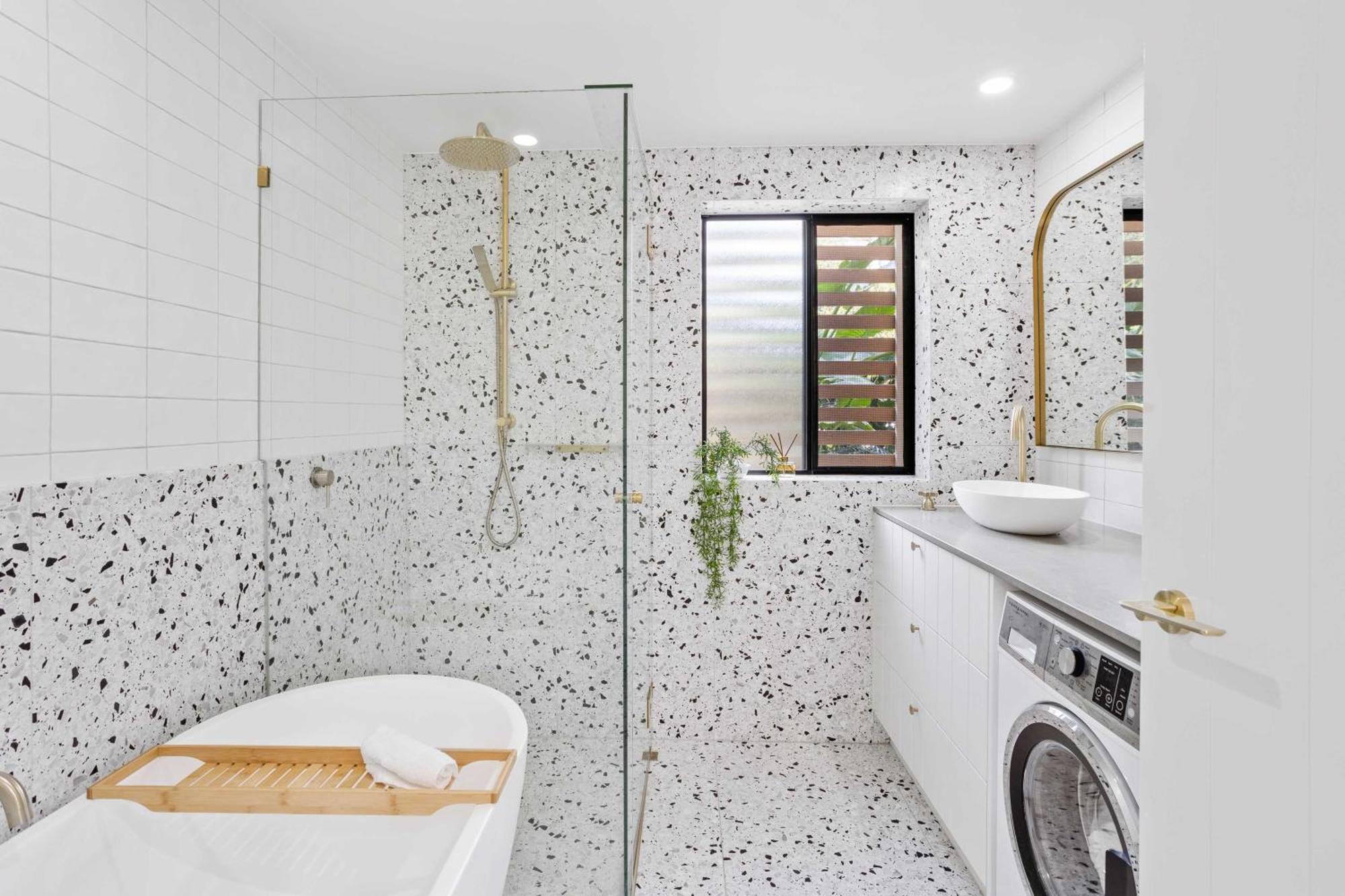 Apartment Private Burleigh Retreat, Short Walk To Gold Coast