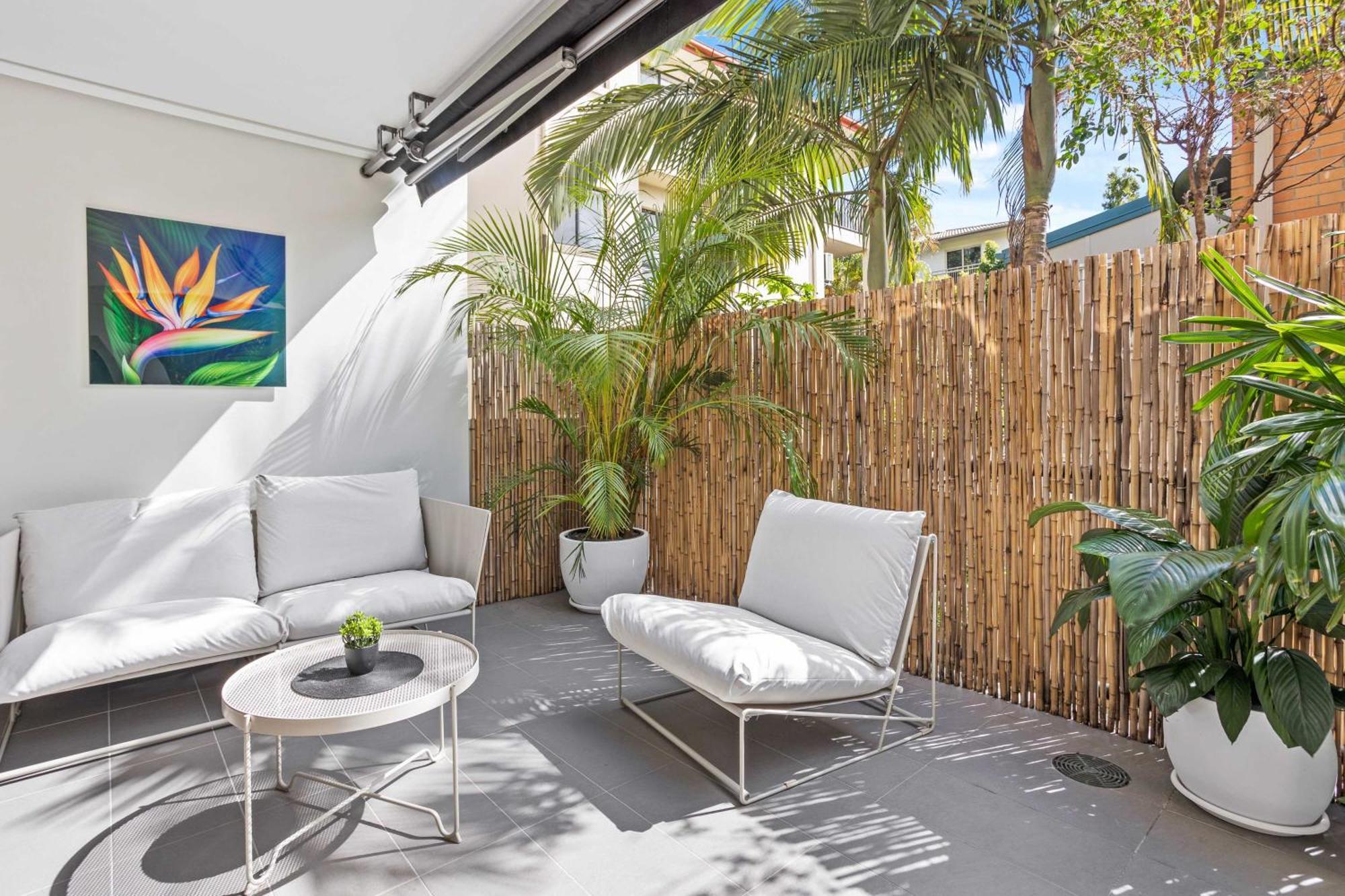 Private Burleigh Retreat, Short Walk To Apartment *