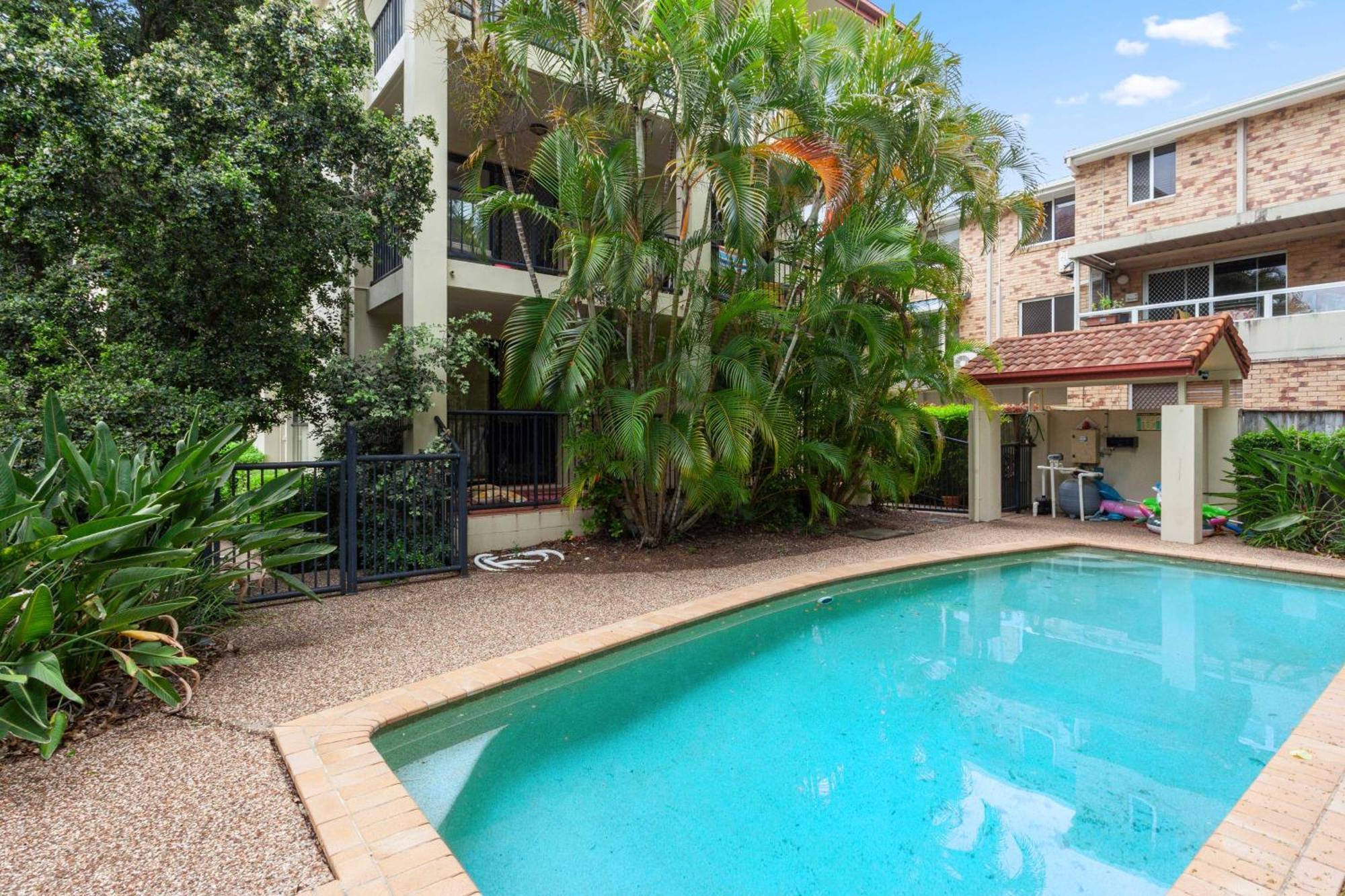Private Burleigh Retreat, Short Walk To Apartment