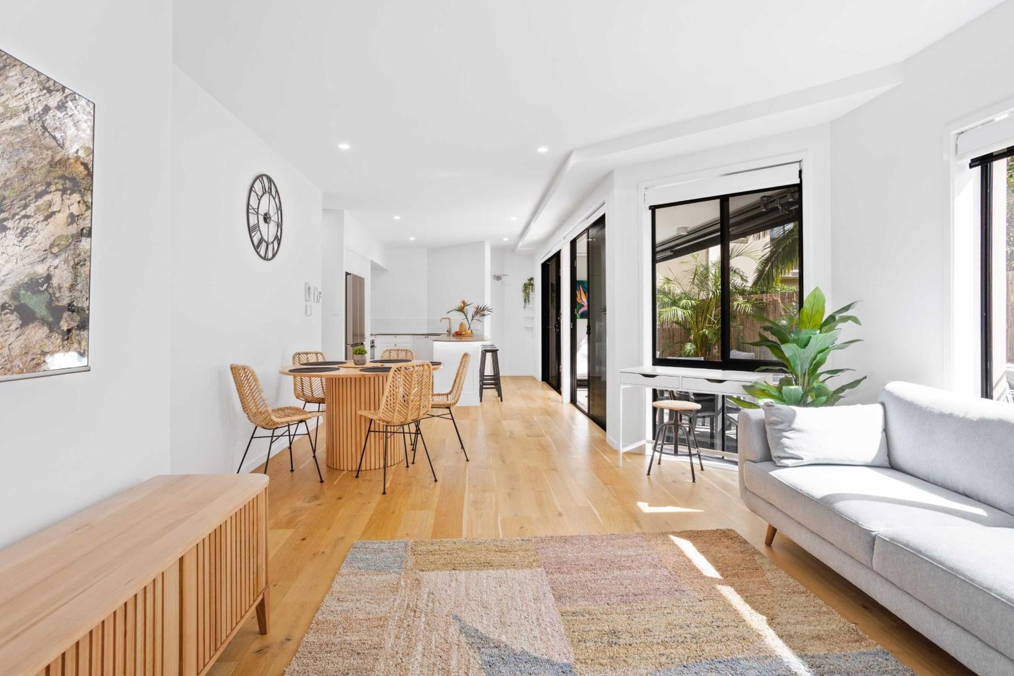 Private Burleigh Retreat, Short Walk To