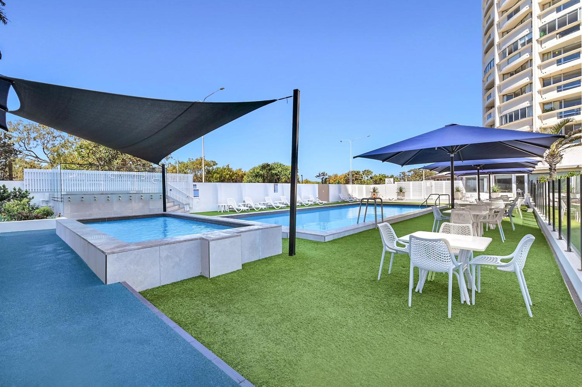 Breathtaking Ocean View & Beachside 3 Bedrooms Apartment Gold Coast