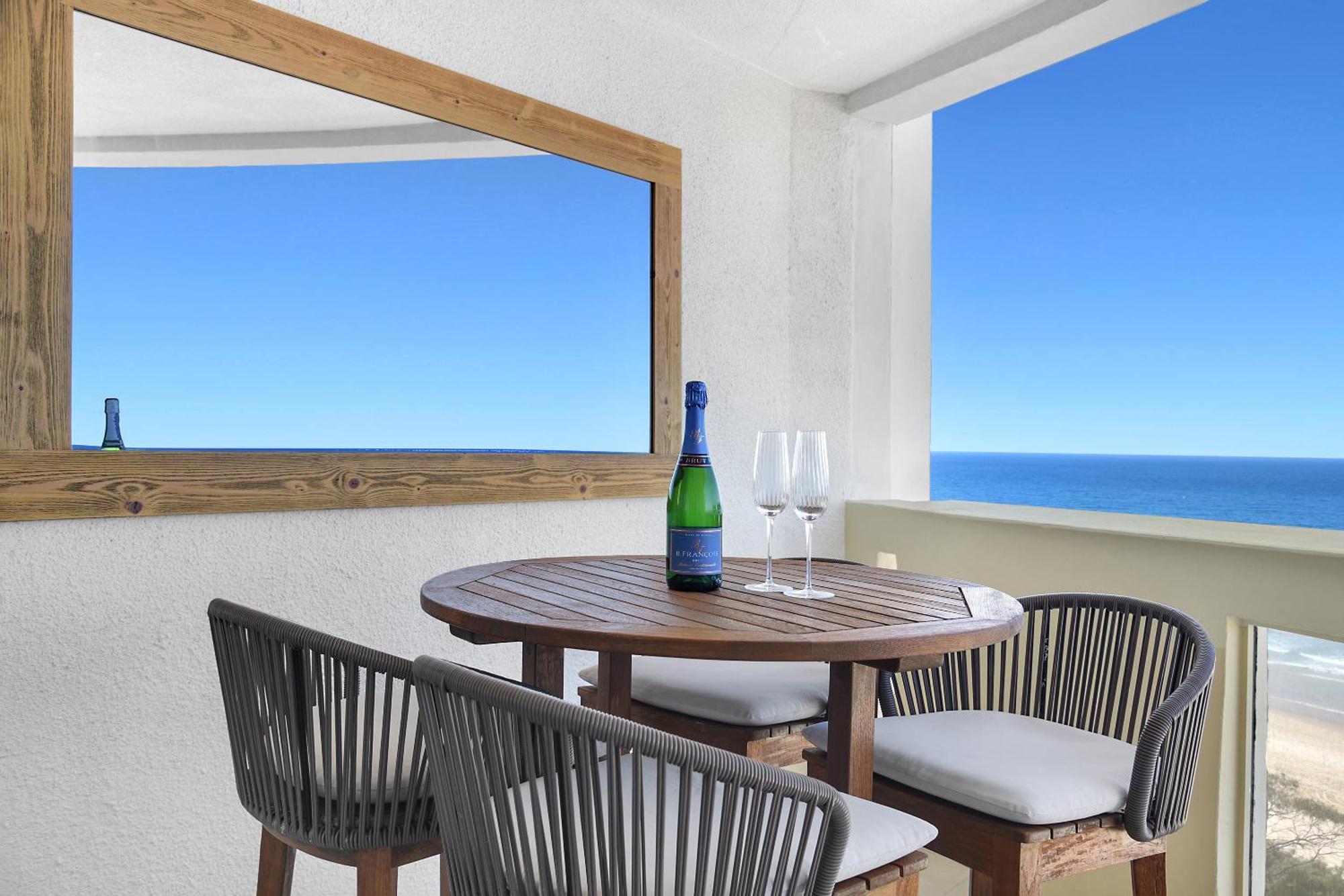 Apartment Breathtaking Ocean View & Beachside 3 Bedrooms