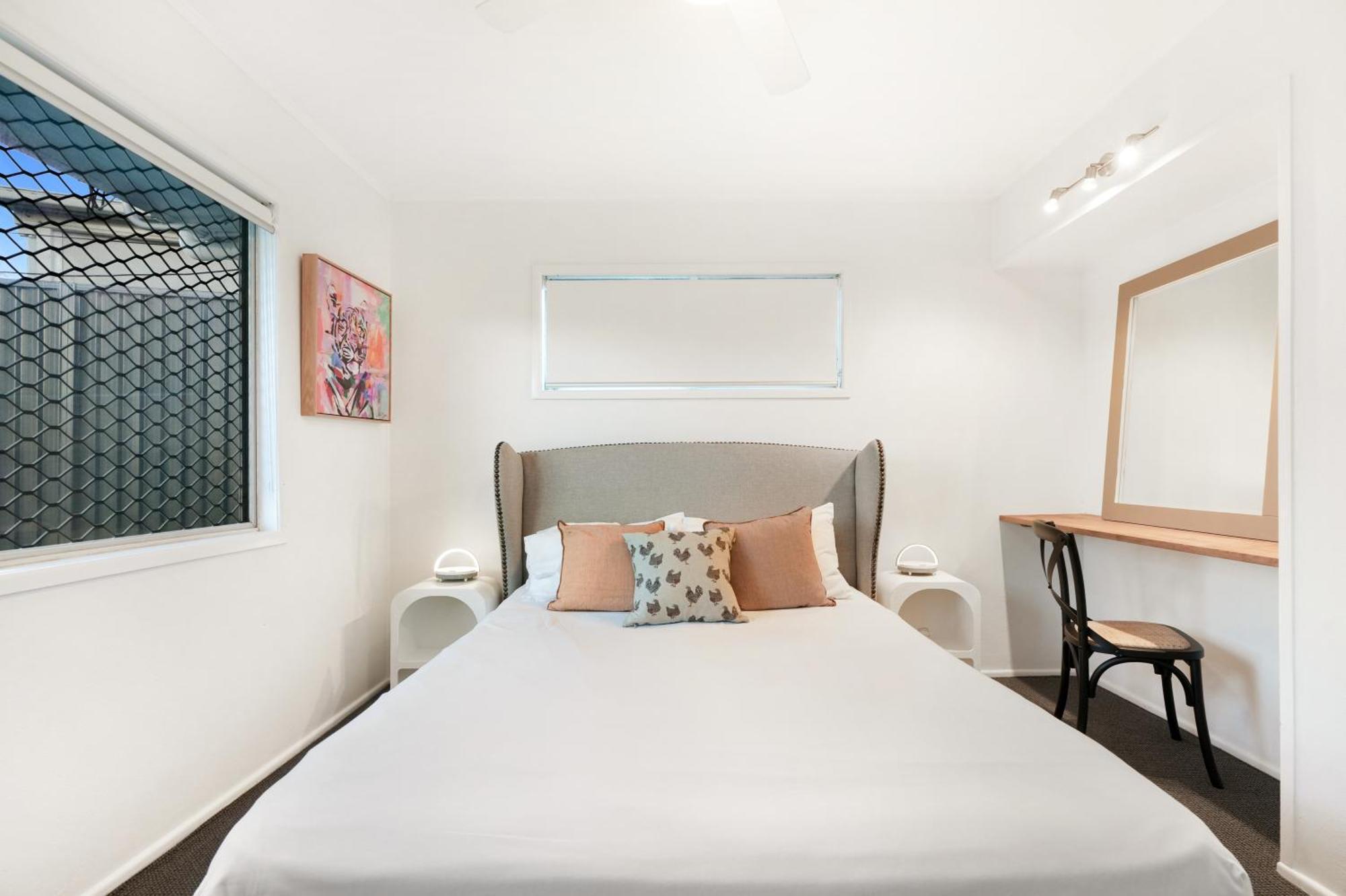 Holiday home Jacuzzi Gardens - Spa - Fire Pit - Swings - Outdoor Kitchen - Bbq - Parking - Central Location Gold Coast
