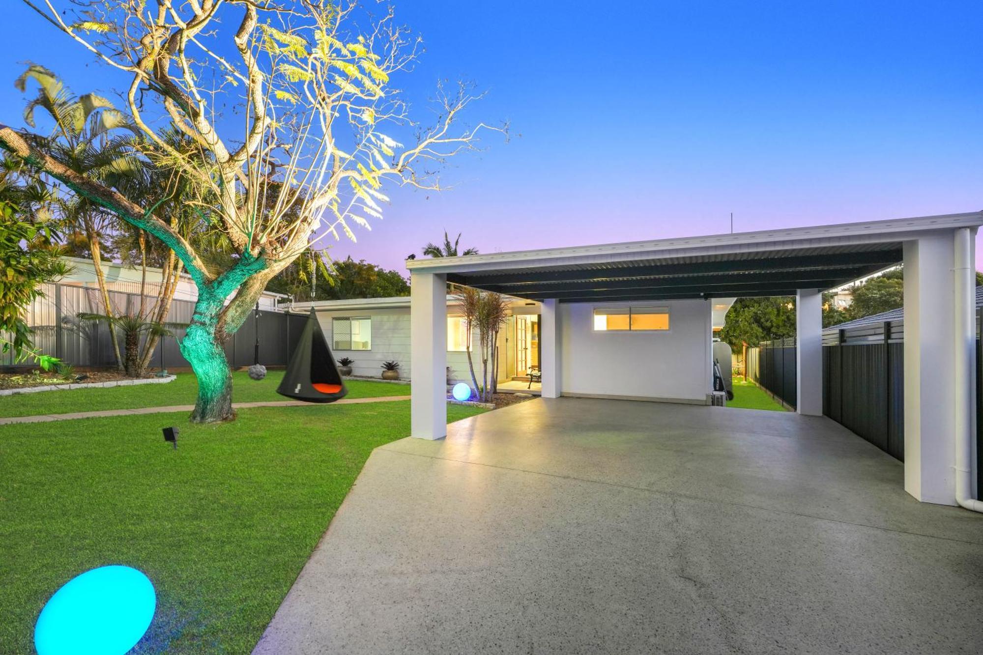 Jacuzzi Gardens - Spa - Fire Pit - Swings - Outdoor Kitchen - Bbq - Parking - Central Location