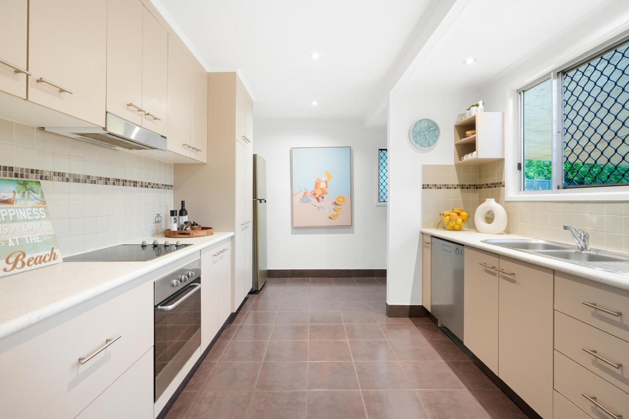 Jacuzzi Gardens - Spa - Fire Pit - Swings - Outdoor Kitchen - Bbq - Parking - Central Location Holiday home