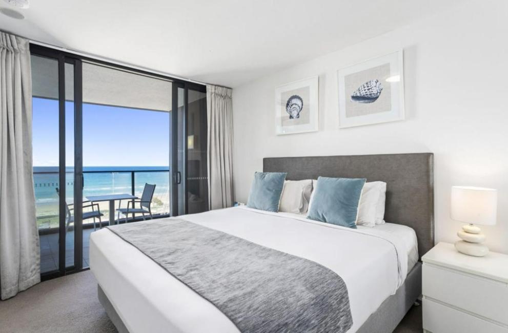 Premium Oceanfront Unit At Rhapsody Surfers Paradise Apartment