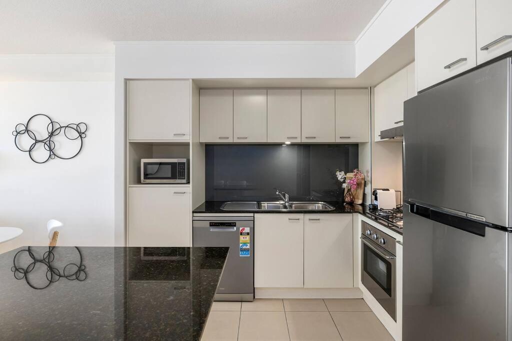 Stunning Unit-perfect Location Apartment Gold Coast