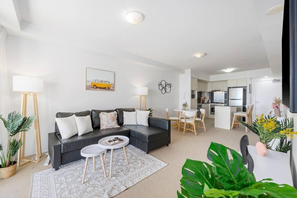 Apartment Stunning Unit-perfect Location
