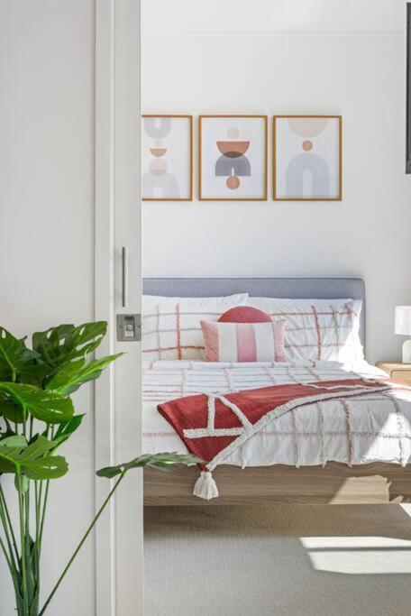 Stunning Unit-perfect Location * Gold Coast