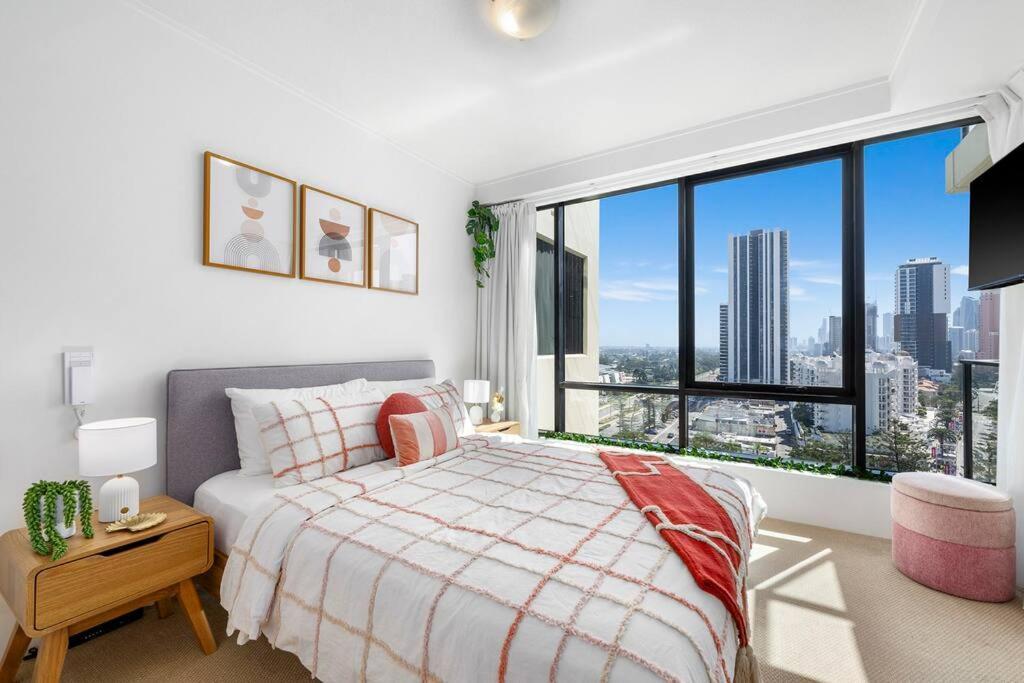 Stunning Unit-perfect Location Apartment Gold Coast