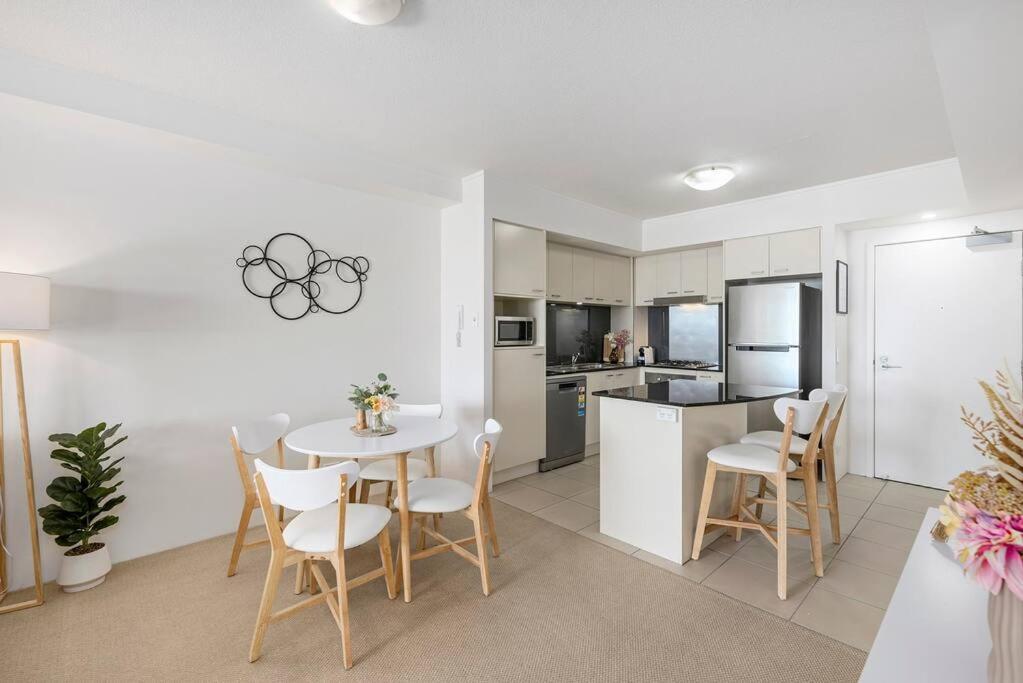 Stunning Unit-perfect Location *