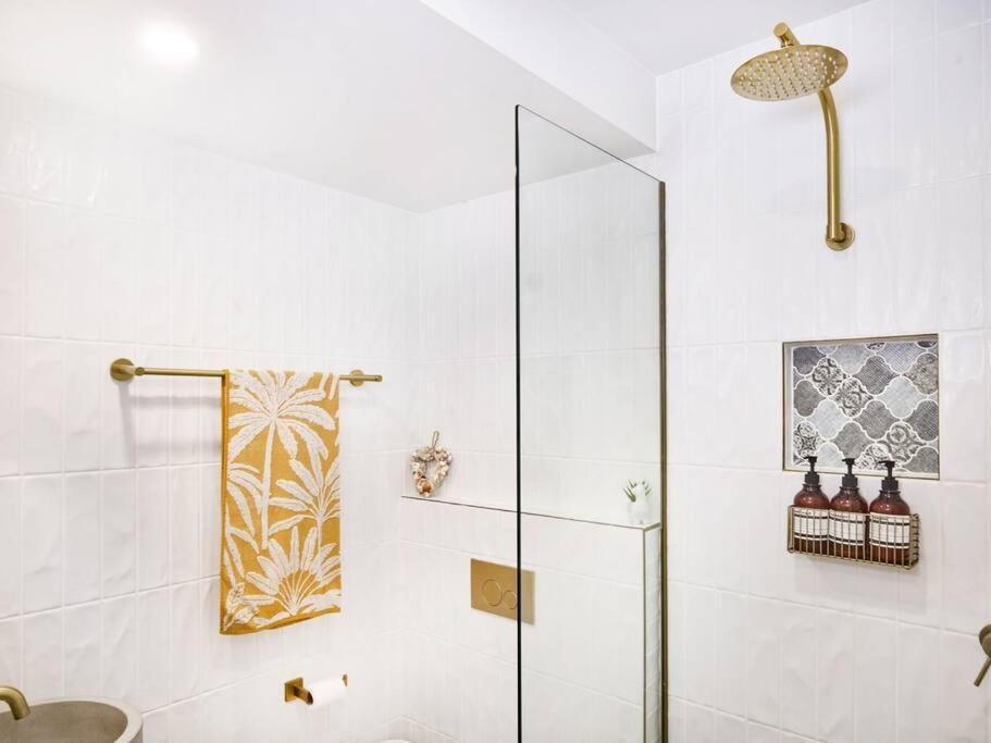 Elanora 3 Bedroom Apartment *