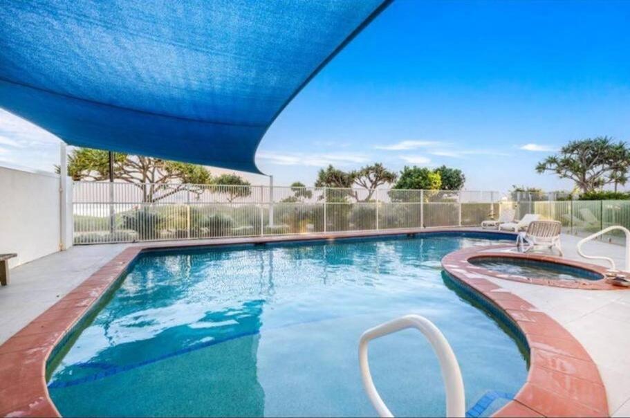 Premium Floor Oceanfront Unit In Regency On The 705 Gold Coast