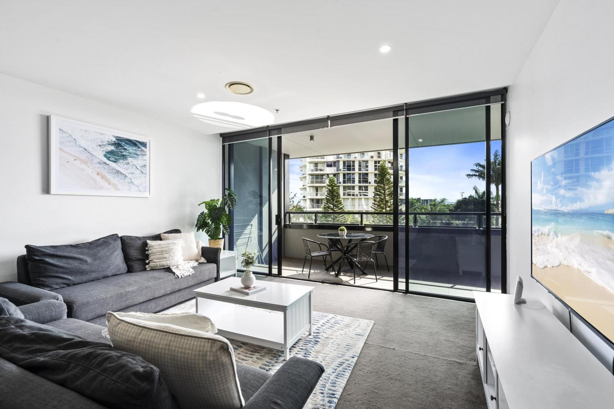 Circle On Cavill Surfers Paradise Mid Week Madness Deal - Q *