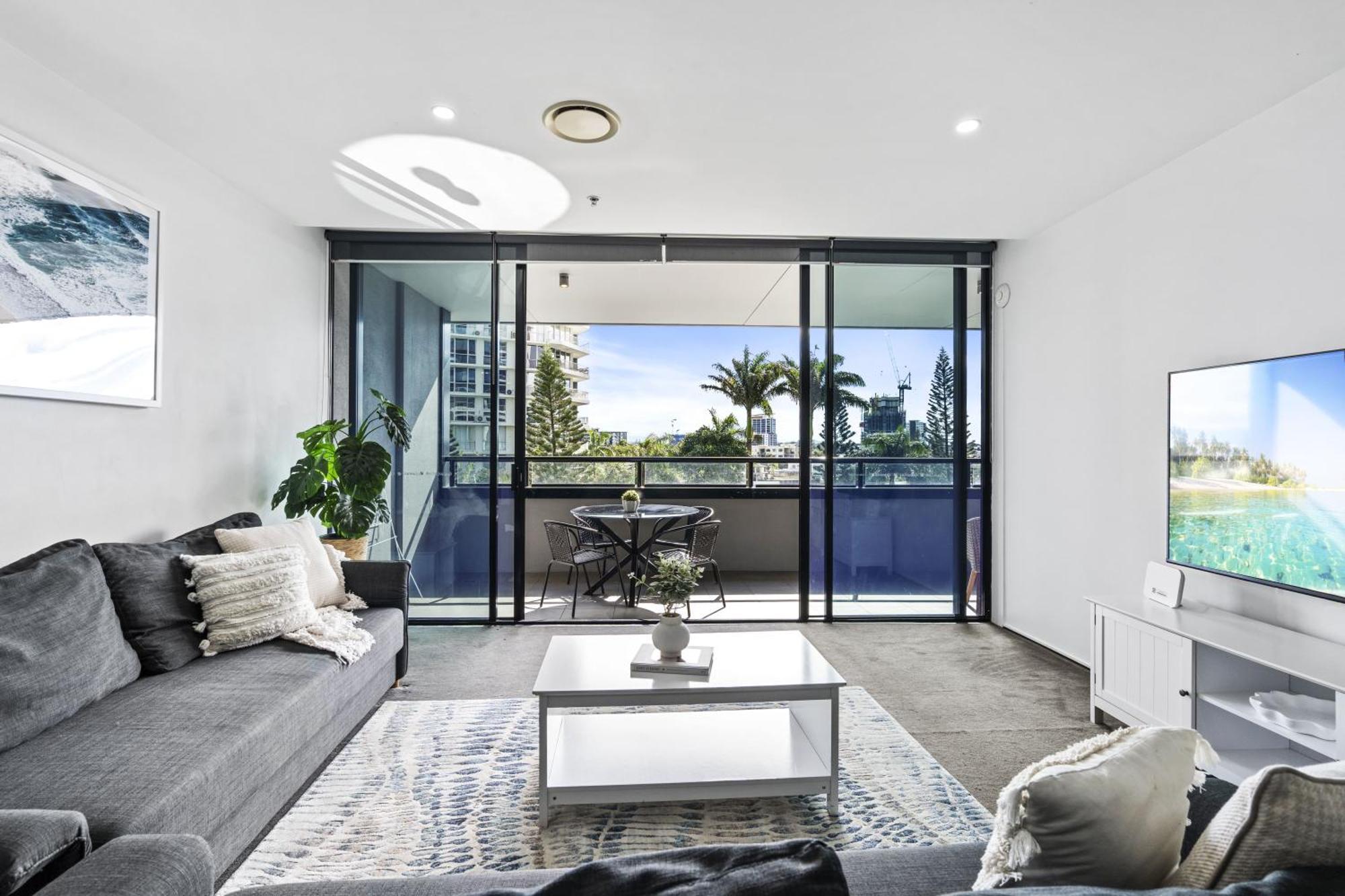 Circle On Cavill Surfers Paradise Mid Week Madness Deal - Q Apartment