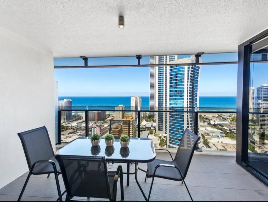 Apartment Pool, Gym, Cinema & Balcony!