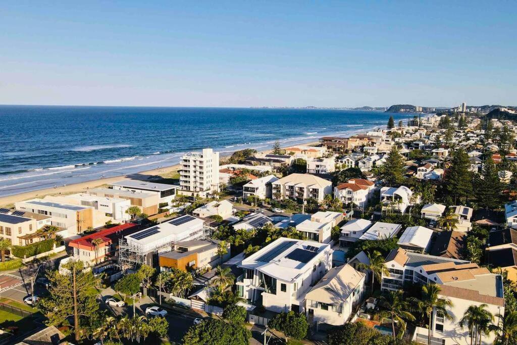 Life - 3 Bedroom Duplex, 80 Steps To Mermaid Apartment Gold Coast