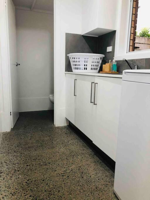 Apartment Life - 3 Bedroom Duplex, 80 Steps To Mermaid Gold Coast