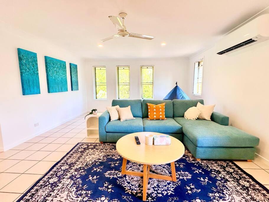 Simple & Peaceful Escape! Entire 4 Bedroom House 10min To Theme Parks Holiday home Gold Coast