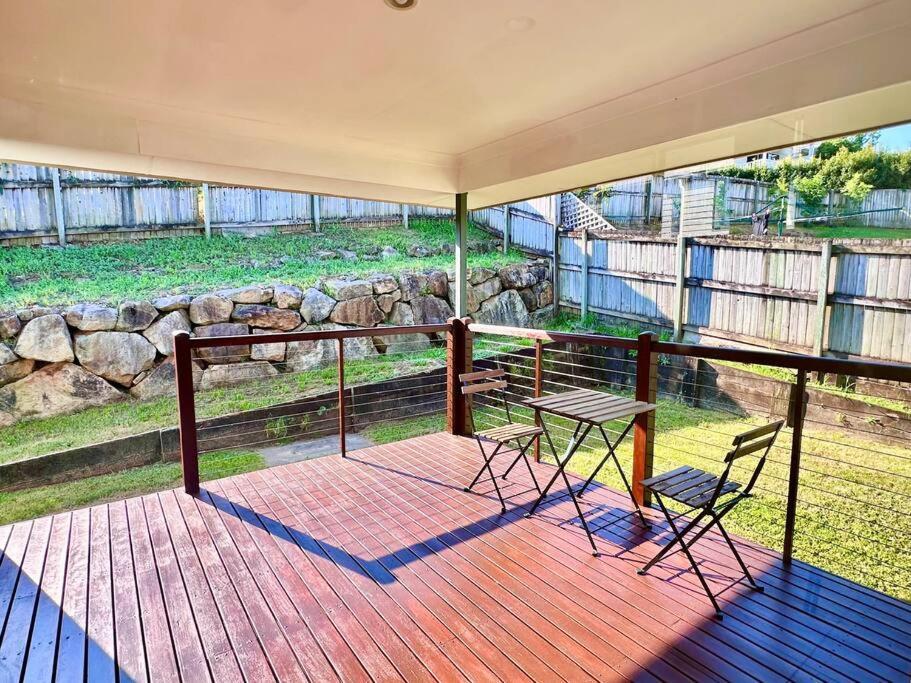 Simple & Peaceful Escape! Entire 4 Bedroom House 10min To Theme Parks Gold Coast