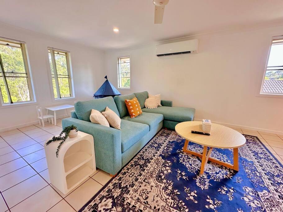 Simple & Peaceful Escape! Entire 4 Bedroom House 10min To Theme Parks Holiday home *