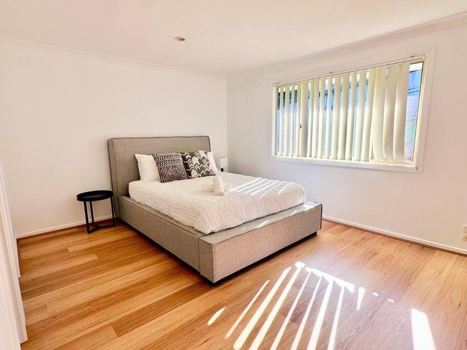 Simple & Peaceful Escape! Entire 4 Bedroom House 10min To Theme Parks * Gold Coast