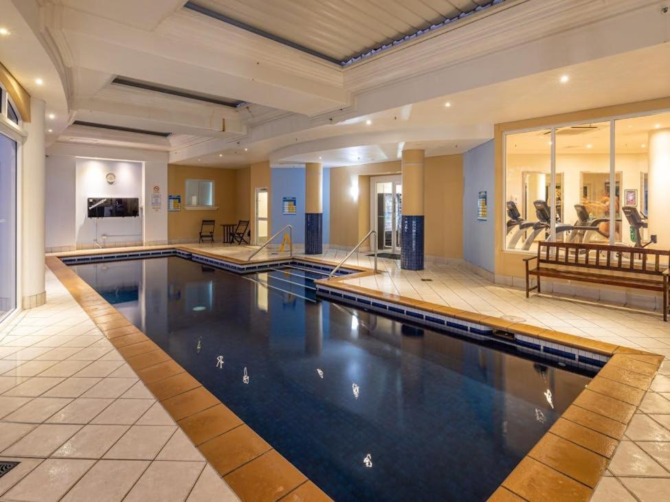 Oceanview In Complex Apartment