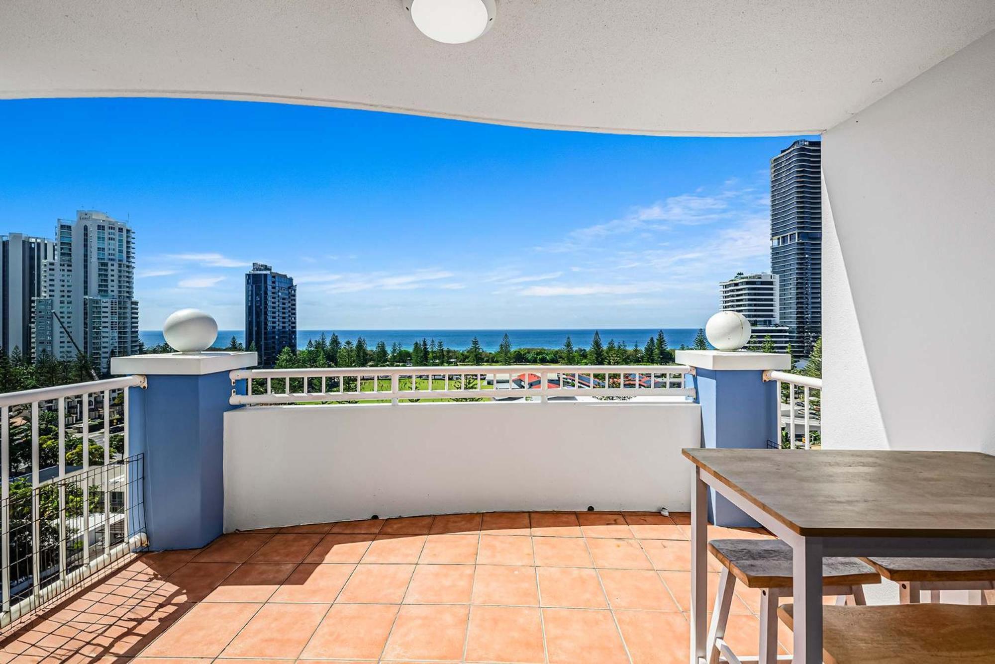 Oceanview In Complex Apartment