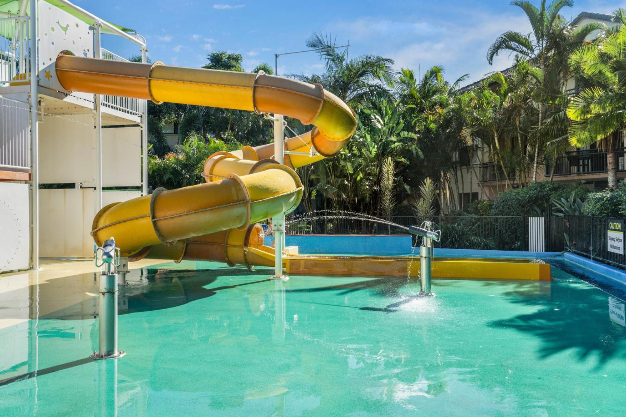 2-bed Family Haven With Pools Bbq & Playgrounds Apartment *