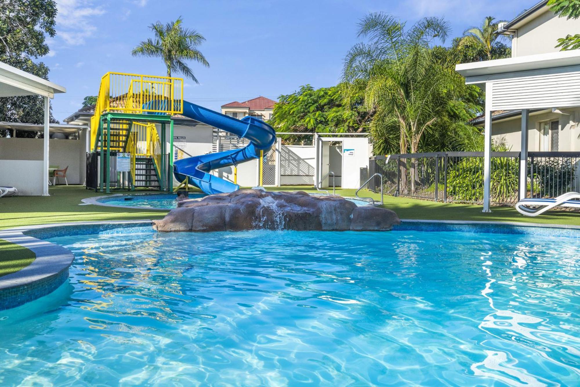 2-bed Family Haven With Pools Bbq & Playgrounds Gold Coast