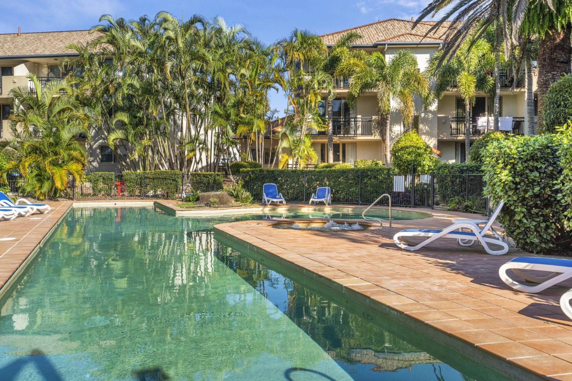 Apartment 2-bed Family Haven With Pools Bbq & Playgrounds *