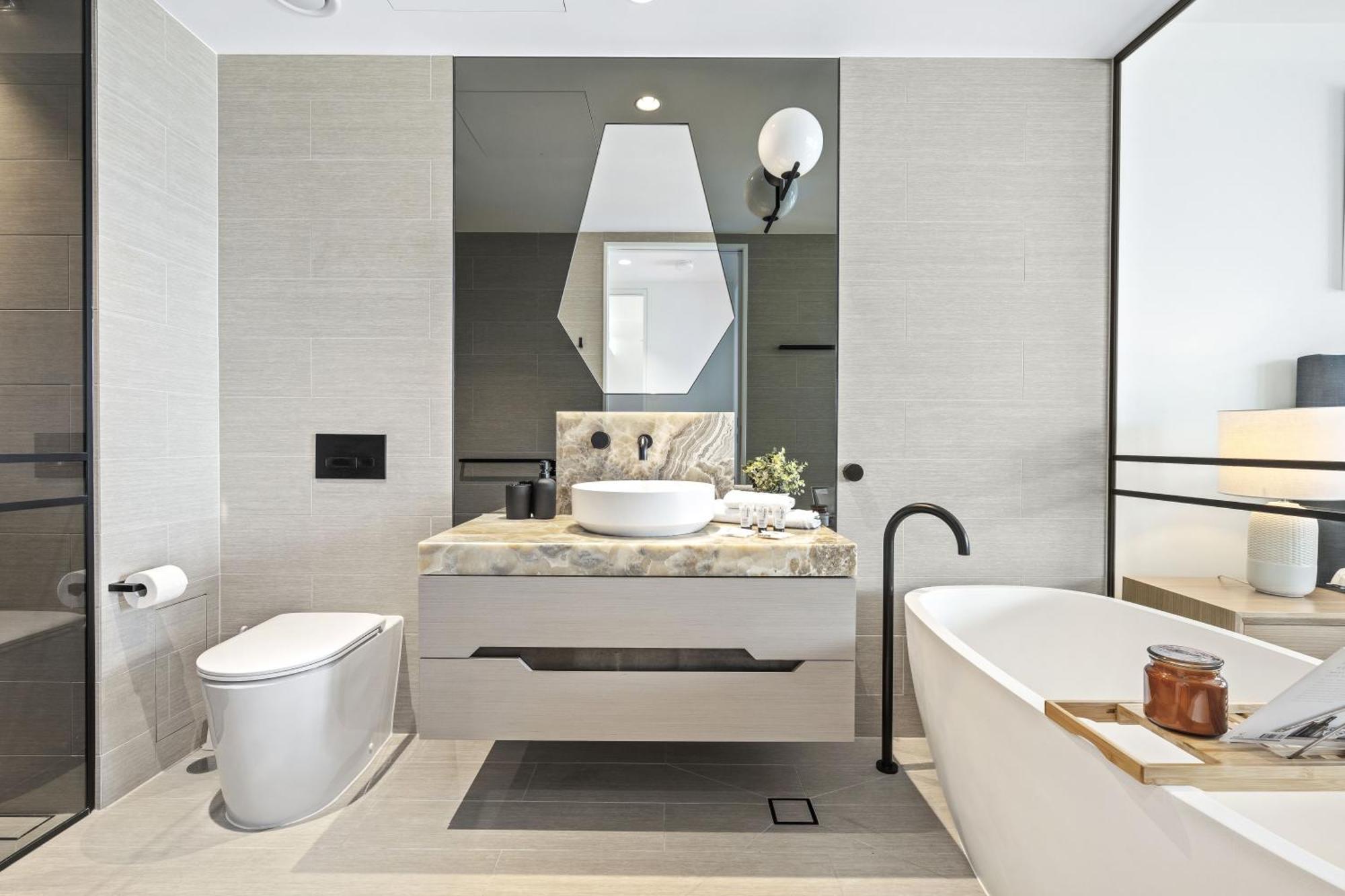 Apartment Luxury Units At The Jewel Residences - Q *