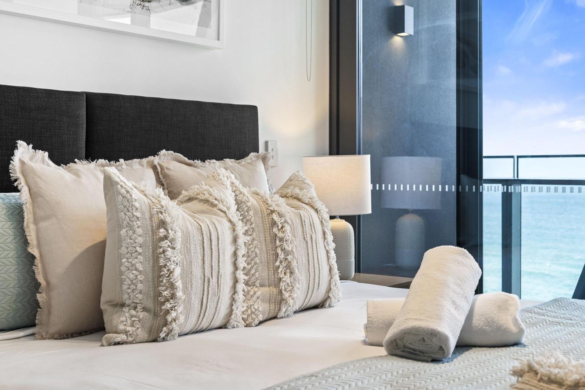 Apartment Luxury Units At The Jewel Residences - Q