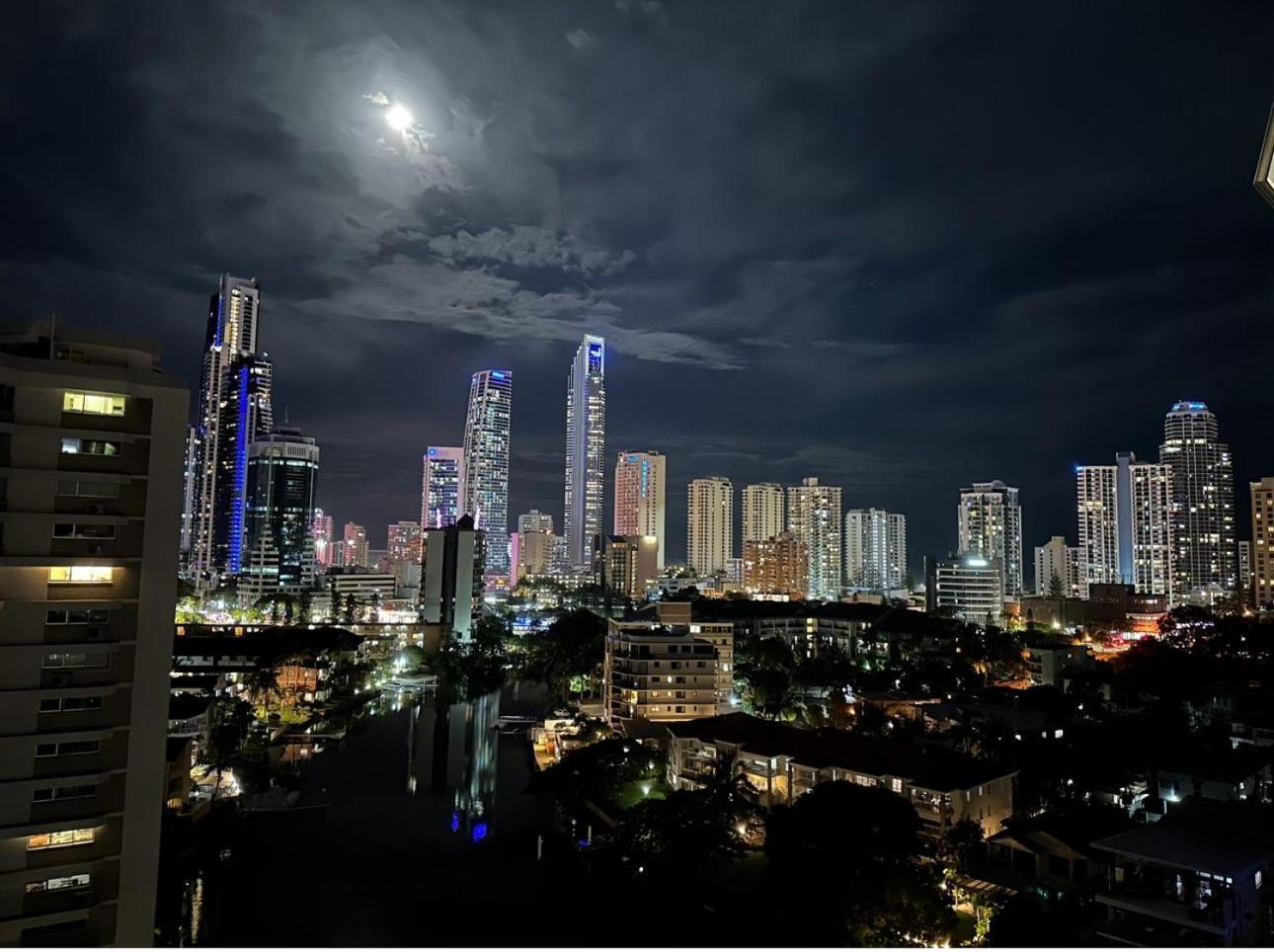Surfers Paradise Spectacular City Views 7th Floor 2bedroom