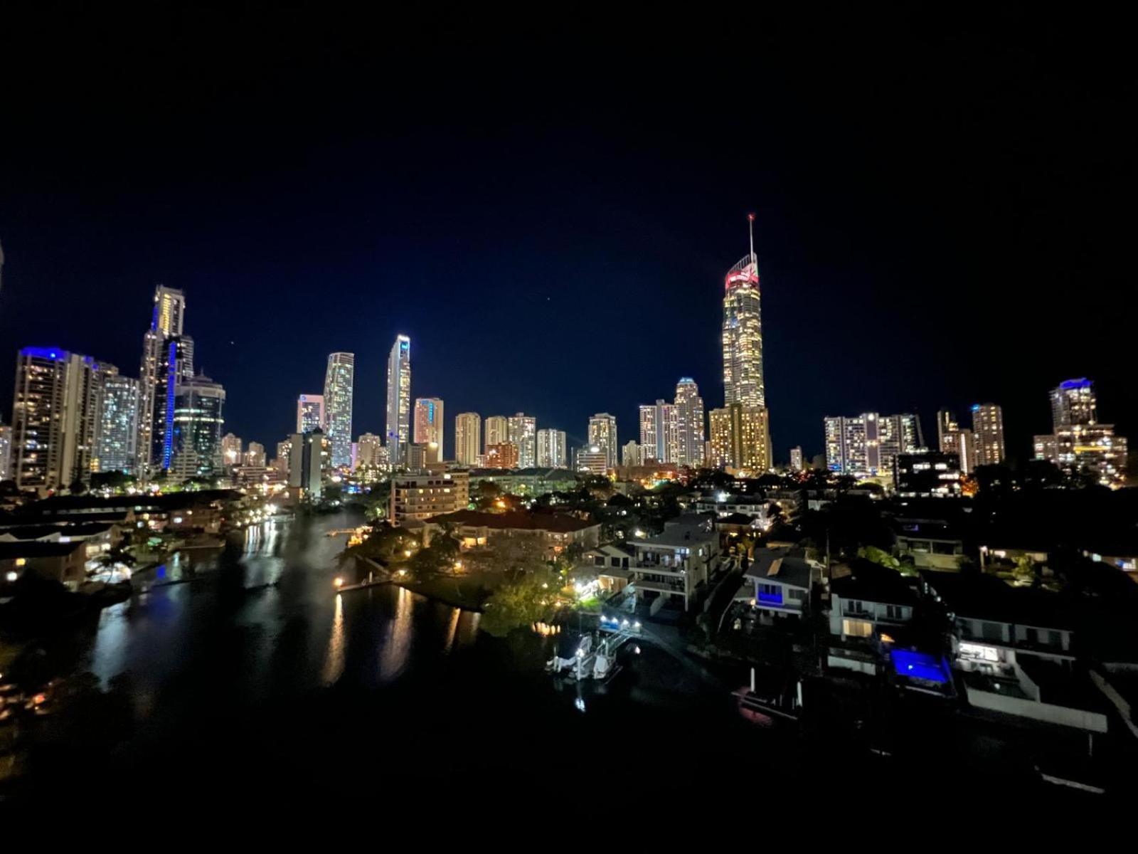 Surfers Paradise Spectacular City Views 7th Floor 2bedroom Apartment *