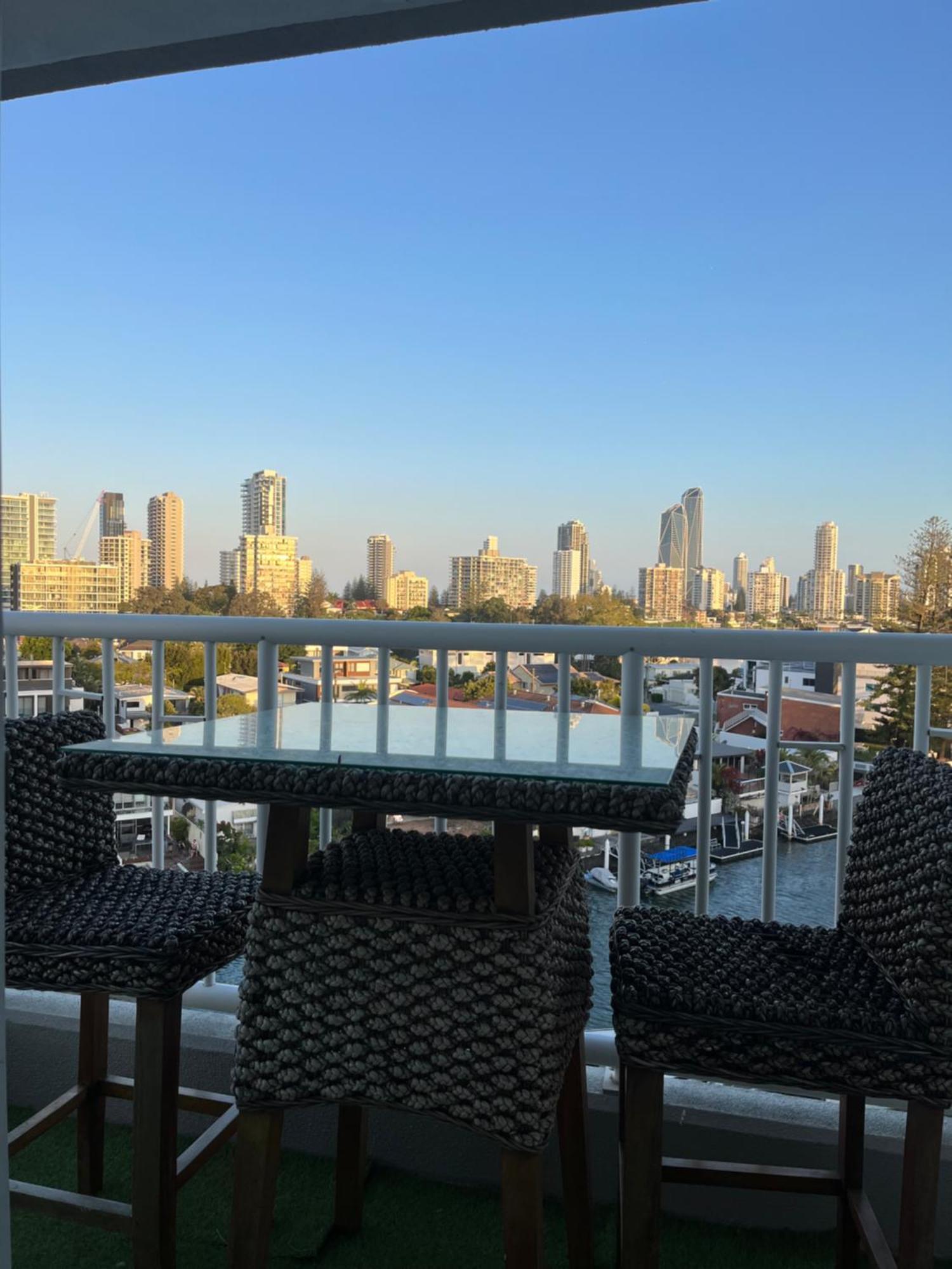 Surfers Paradise Spectacular City Views 7th Floor 2bedroom Apartment