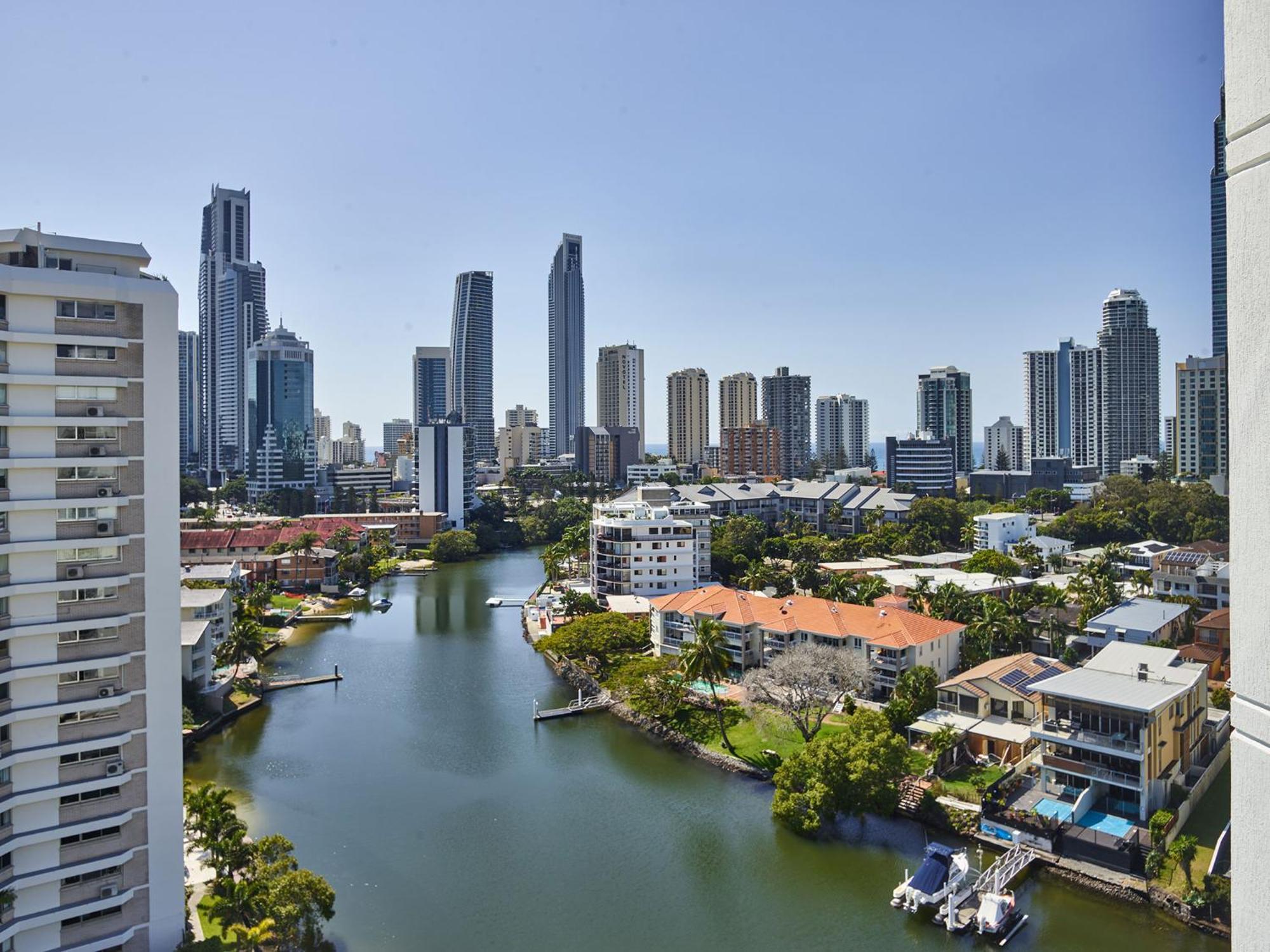 Surfers Paradise Spectacular City Views 7th Floor 2bedroom Apartment *