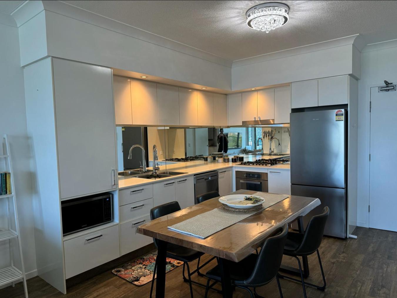 Hotel Harbour Quays Gold Coast