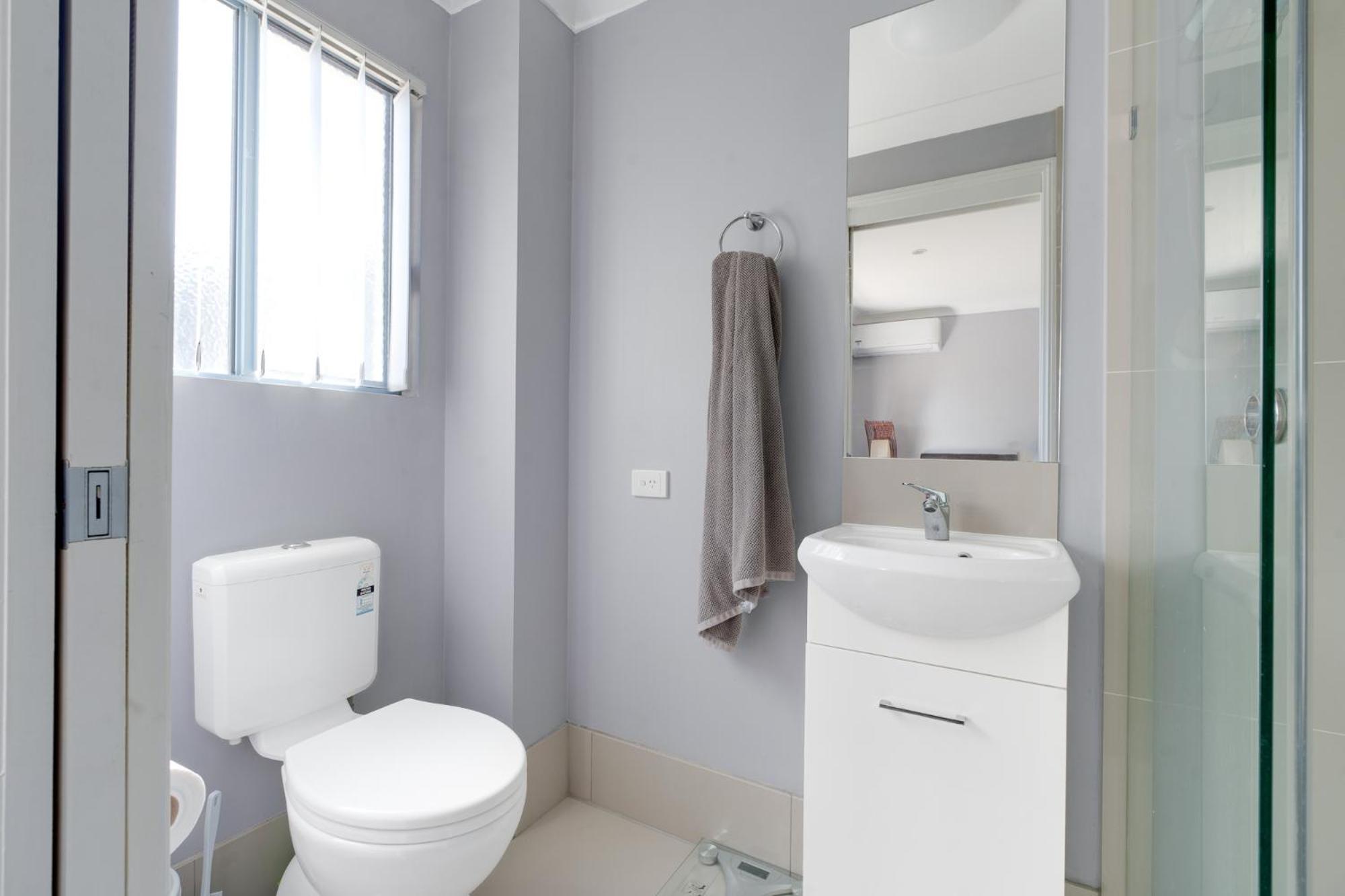 2b Broadwater Views In Labrador Apartment Gold Coast
