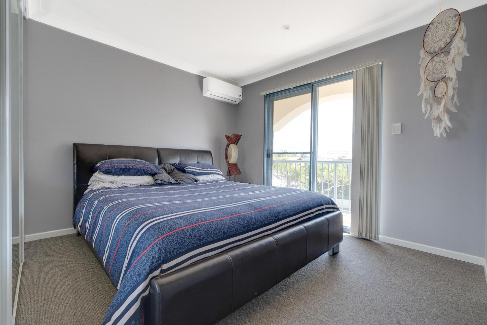 2b Broadwater Views In Labrador Apartment