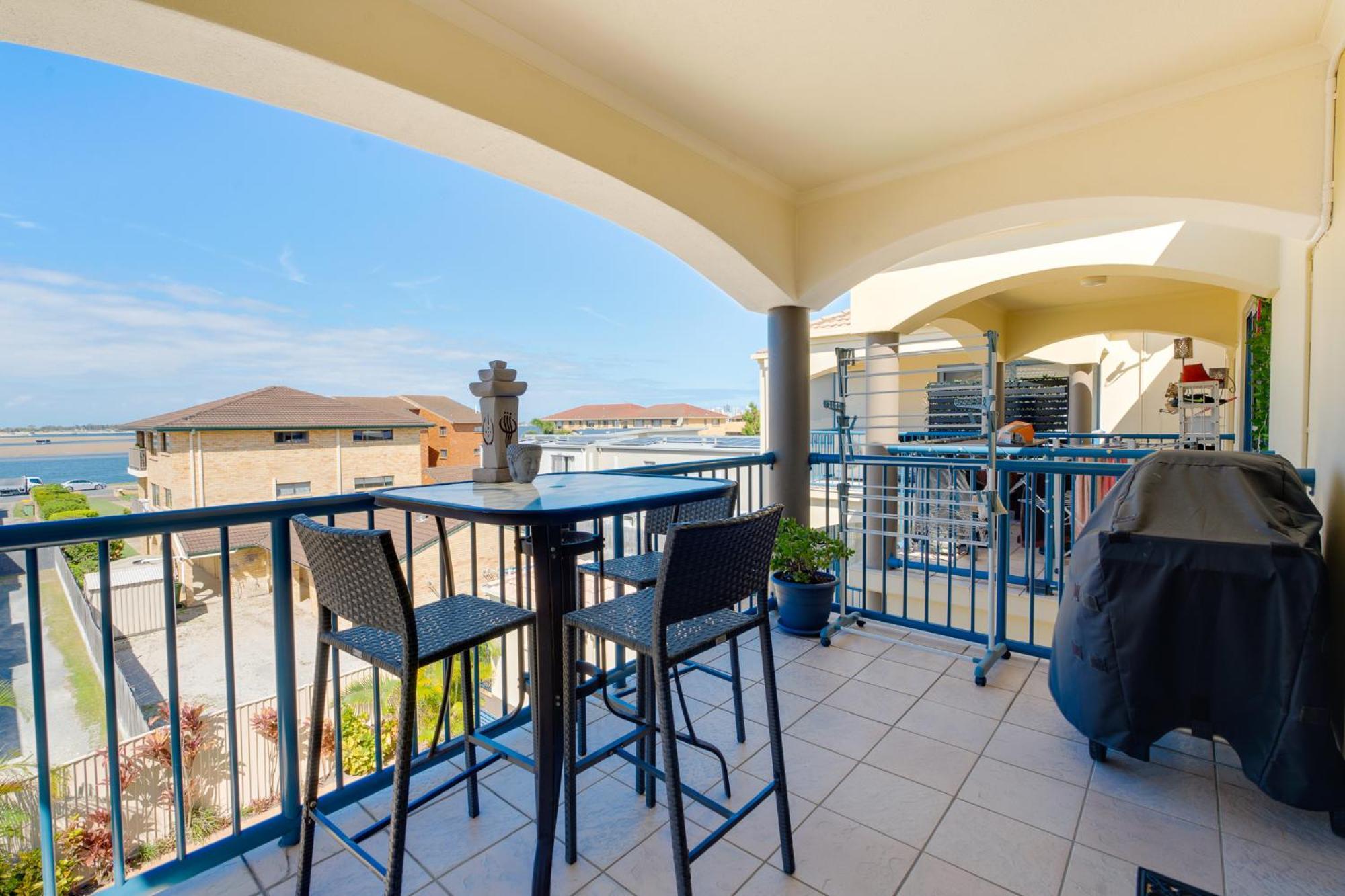 2b Broadwater Views In Labrador Apartment *