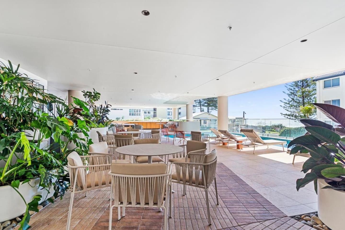 Apartment The Nordic Palm - Poolside Lounging By The Beach