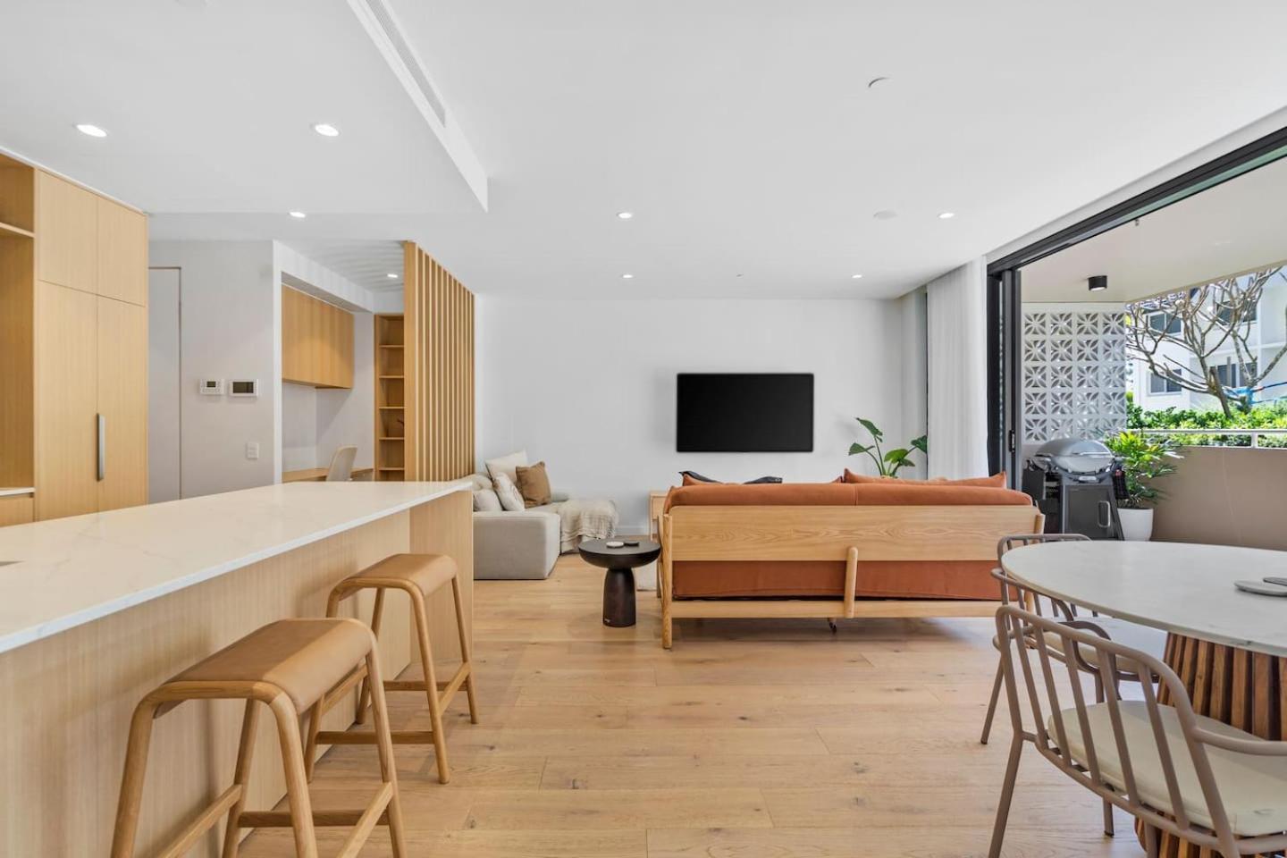 Apartment The Nordic Palm - Poolside Lounging By The Beach Gold Coast