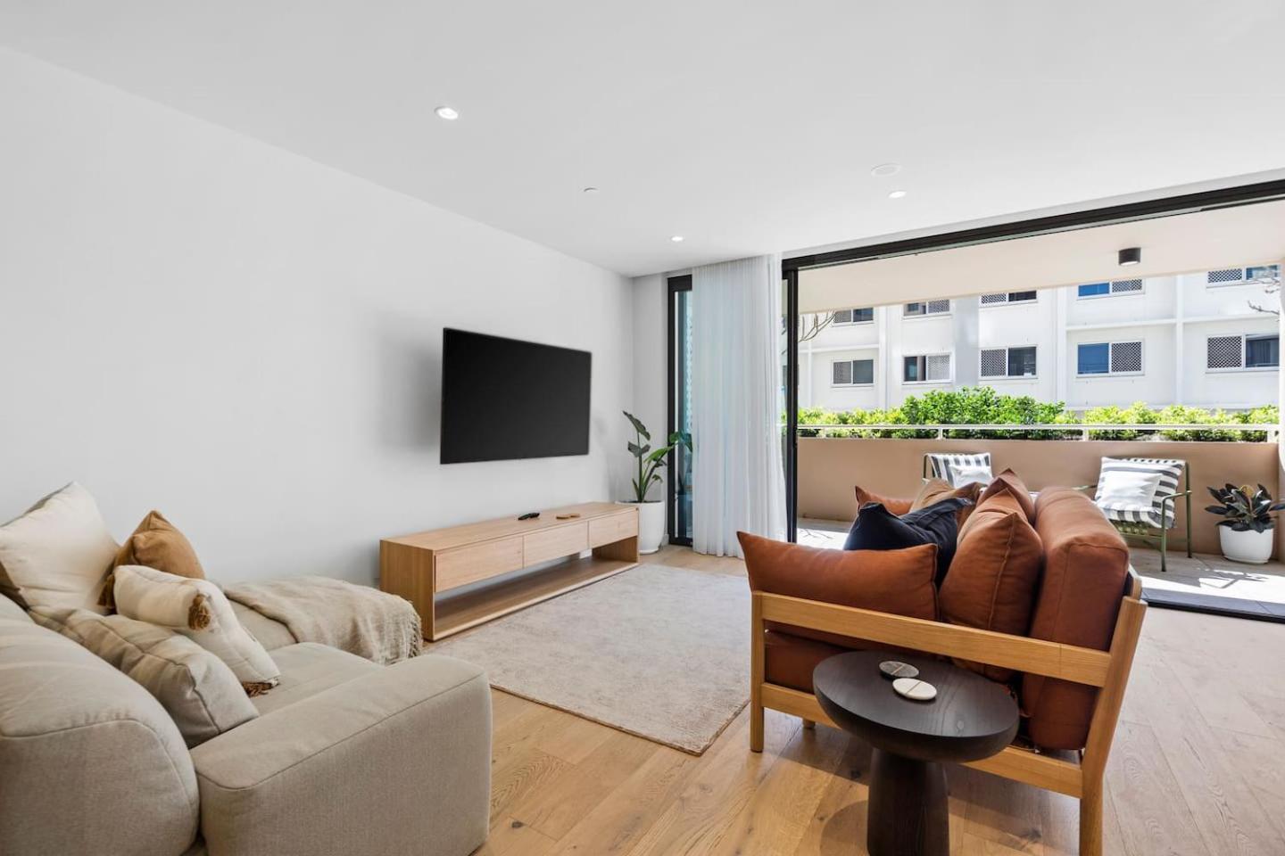 Apartment The Nordic Palm - Poolside Lounging By The Beach Gold Coast