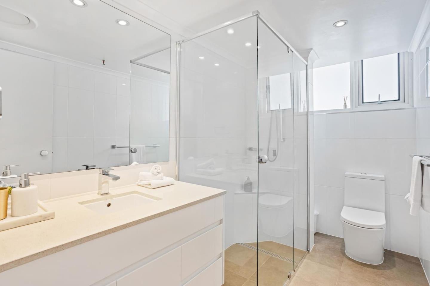 Ocean's 14th - Beachfront Resort-style Living Gold Coast