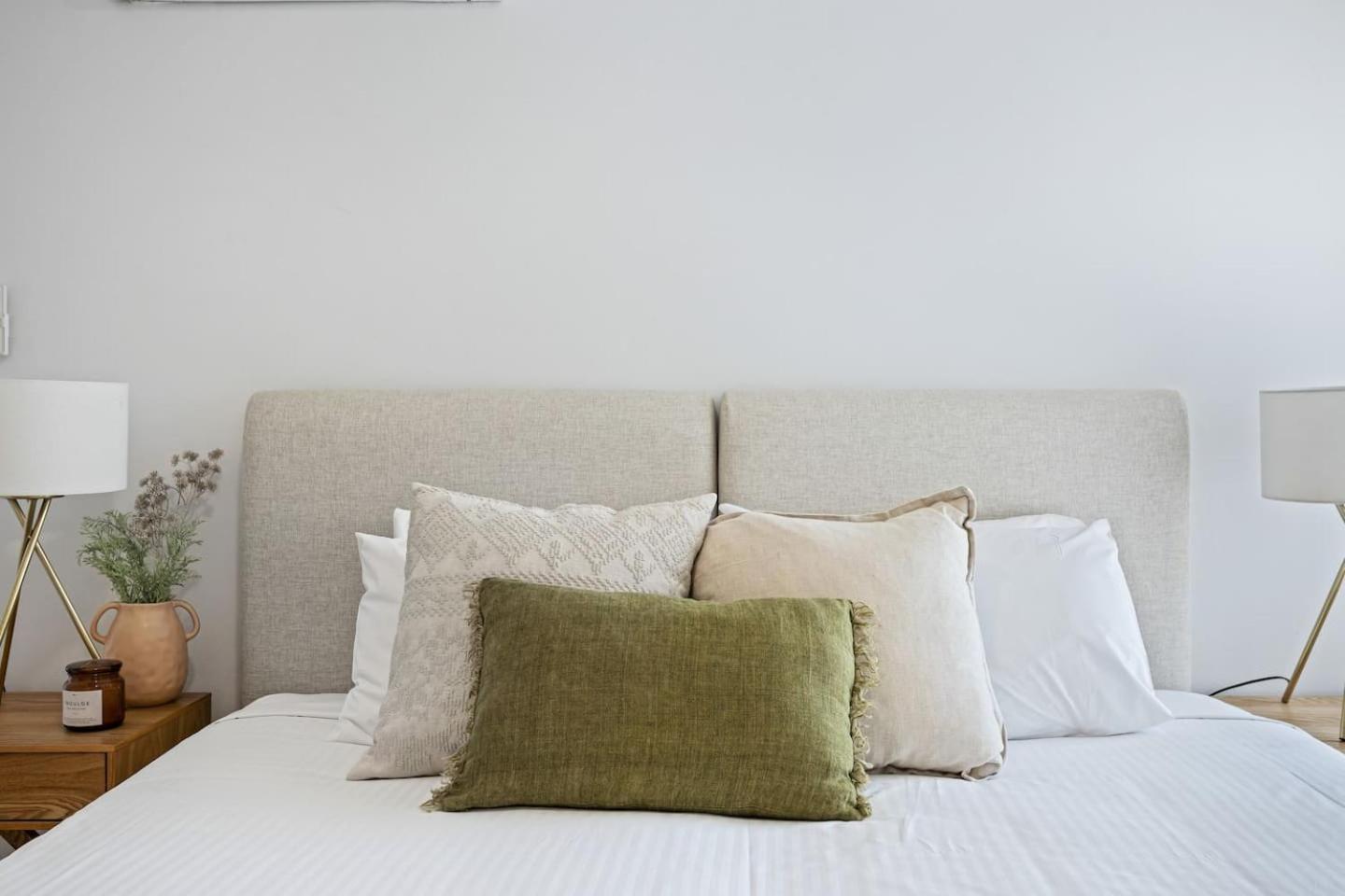Ocean's 14th - Beachfront Resort-style Living * Gold Coast