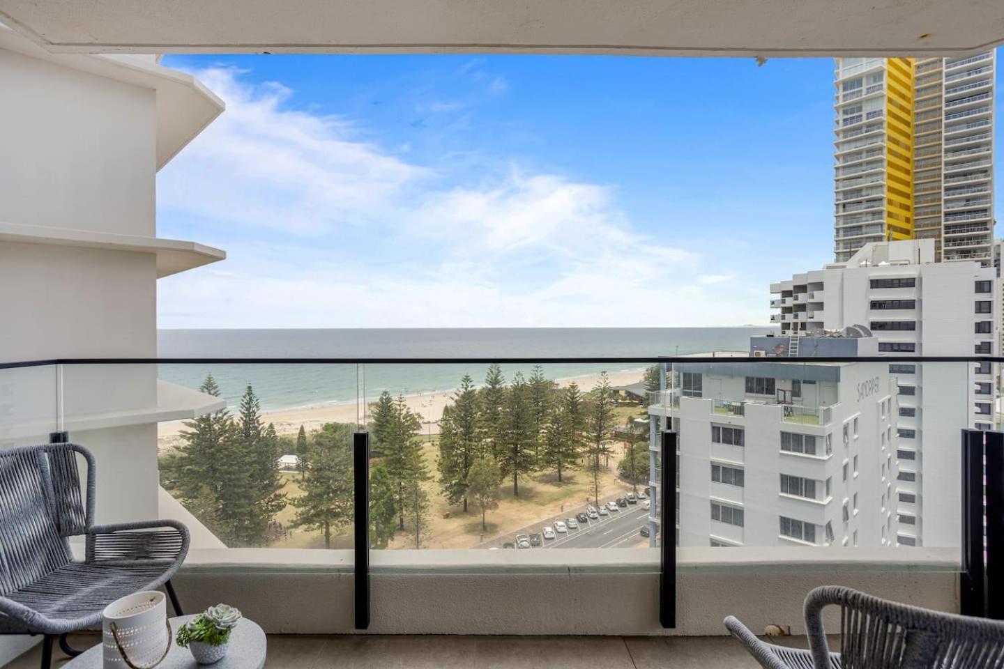 Ocean's 14th - Beachfront Resort-style Living Apartamento